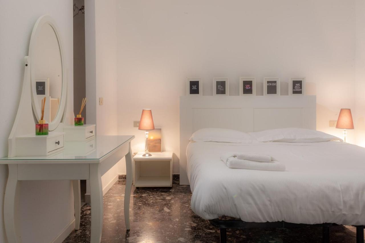 Bnbutler - Vigevano, 13 - A Due Passi Dalla Darsena Apartment Milan Bagian luar foto